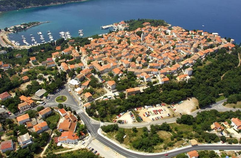 Apartman Studio Pesja Omišalj Kültér fotó